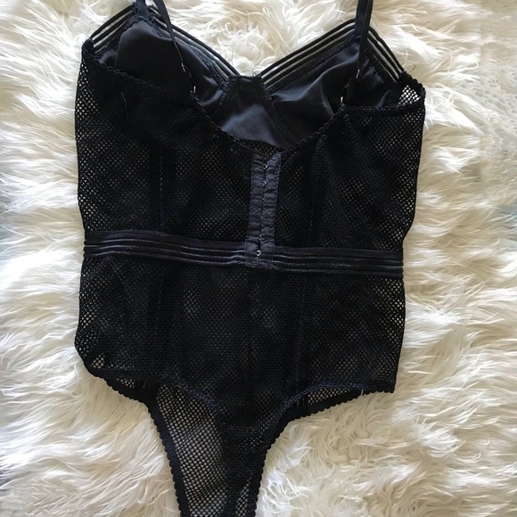 Sexy Bodysuit 🖤 - Picture 2 of 3